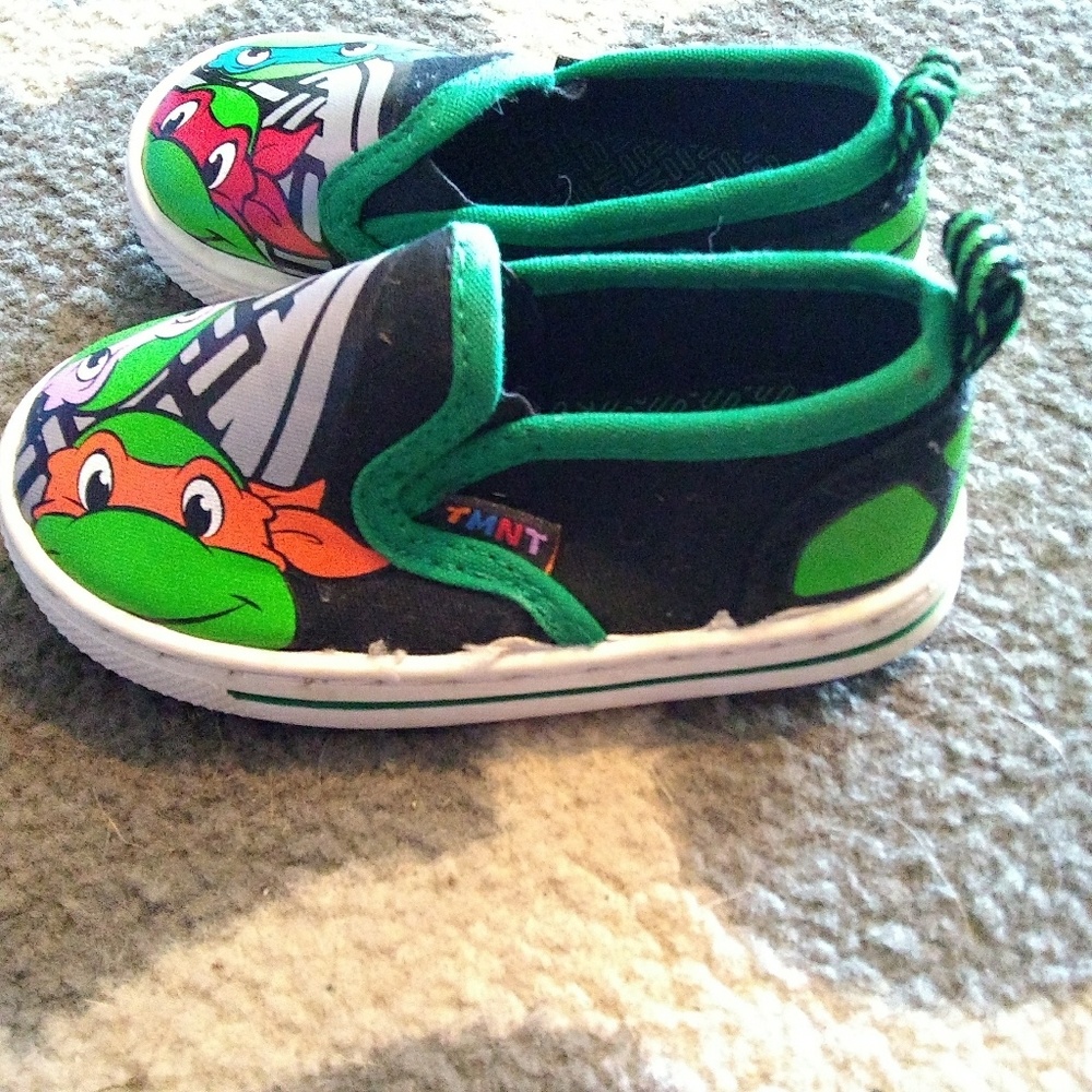 Infants size 5 ninja turtle shoes
